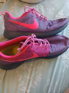 Nike Pink/Purple Patterned Running Shoes
